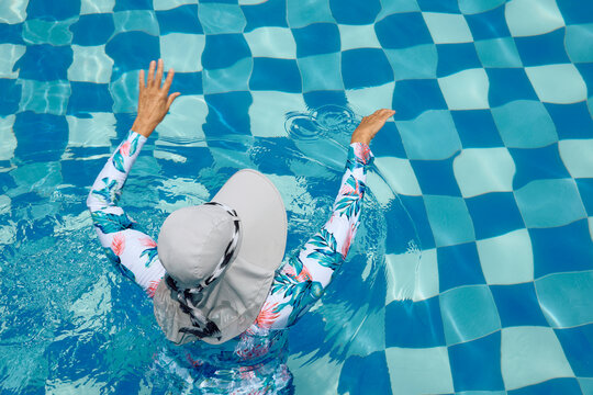  Woman swimming in patterned pool