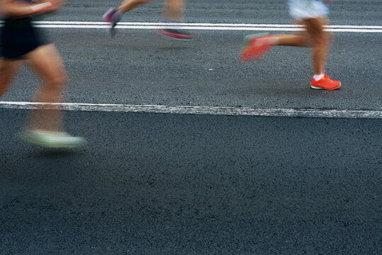 People running city marathon