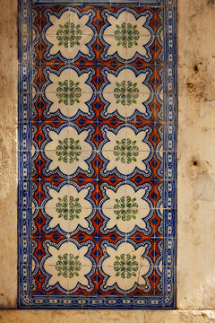 Naklejki Traditional azulejos in Lisbon with floral patterns