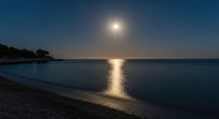 Obraz premium Moonlight reflecting on tranquil ocean beach