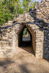 Arco Maya en la Zona Arqueológica Maya de Cobá, Quintana Roo, México.