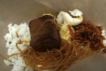 rice with tofu and sauce 