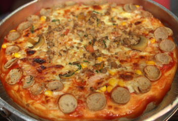 pizza with mushrooms and tomatoes