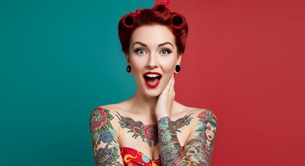 Naklejka premium Woman with tattoos and vintage hairstyle