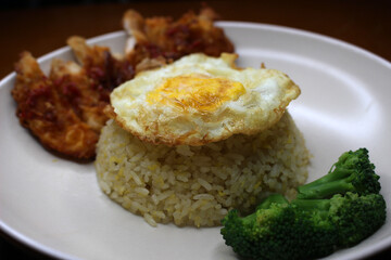 plate of fried rice with omelet and chicken