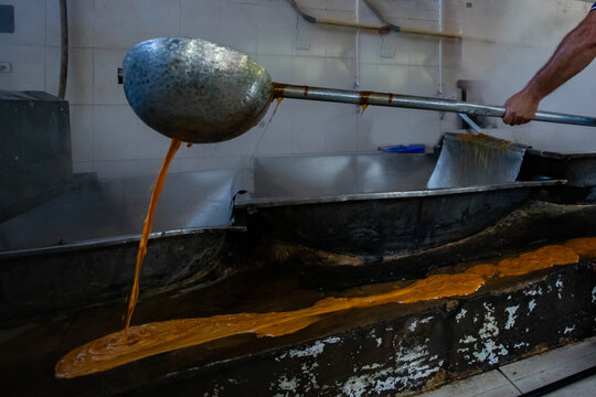panela processing at a sugar mill (trapiche) in Colombia
