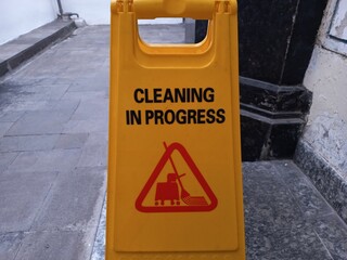A yellow board is used to inform that the area is in the process of being cleaned