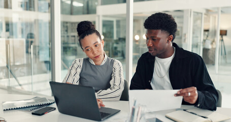 Obraz premium Laptop, discussion and business people in office with documents for creative project in collaboration. Computer, paperwork and team of magazine editors with online article for publishing in workplace