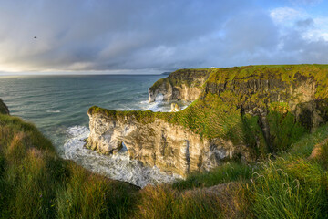 Landschaft bei Portrush in Nordirland - The Wishing Arch