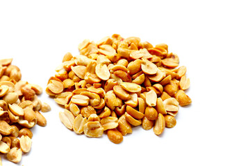 Roasted peanuts for snacking, or used as toppings for various dishes.