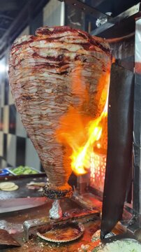 trompo de tacos al pastor gastronom&iacute;a mexicana