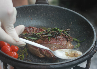 
Pan-fried steak with red tomatoes and rosemary