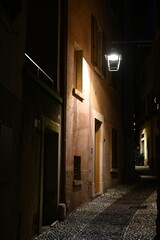 Obraz premium Gasse in Malcesine, abends
