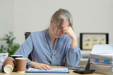 Business woman are under stress from working for poor work, failed work.