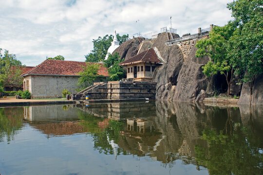 Isurumuni Vihara Isurumuniya Buddhist temple Tissa Wewa Tisa tank Anuradhapura Sri Lanka