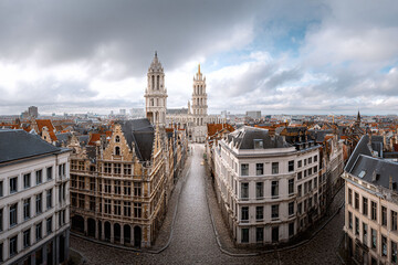 Obraz premium Stunning cityscape view featuring historic architecture leading to a grand cathedral under a cloudy sky. Ideal for travel, history, or European culture themes.