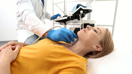 Ultrasound procedure for female patient with thyroid problems. Ultrasound diagnostics of thyroid gland