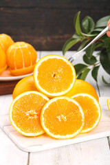 Fresh Gannan Navel Oranges from Jiangxi China Sliced on Cutting Board Premium Citrus Gift Box