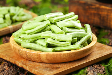 Fresh Green Beans in Wooden Bowl on Cutting Board - Healthy Seasonal Vegetables