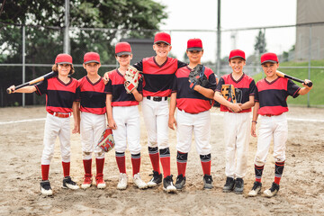 Obraz premium Group of baseball players standing together on the playground
