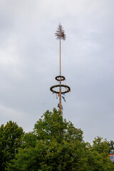 Obraz premium Traditional maypole with wreaths and ribbons, Germany, Bobingen, 5 September 2025