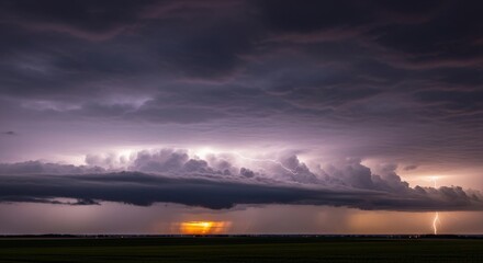 Fototapeta premium Dramatic Evening Sky with Powerful Lightning Strikes Illuminating a Stormy Horizon