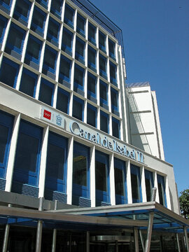Edificio de oficinas del Canal de Isabel II. Empresa de abastecimiento de aguas de Madrid, Espa&ntilde;a.