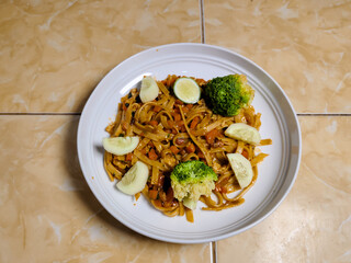 close up of a plate of pasta noodle dish with vegetables