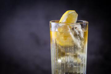 ハイボールを飲む