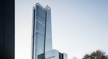 Obraz premium Modern Glass Skyscraper with Corporate Architecture and Ample Sky Copyspace