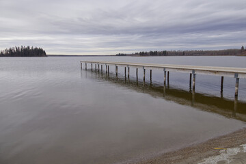 Obraz premium Astotin Lake on a Cloudy Autumn Day