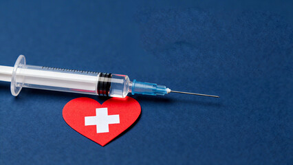 Syringes and red hearts with crosses represent medical assistance and care, suitable for medical public welfare promotion, health science popularization, and other scenarios.