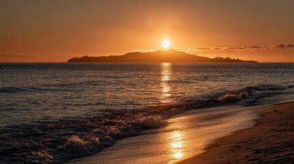 Naklejka premium A serene sunset over calm waters, with golden reflections on the beach and an island silhouette in the distance.