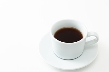 カップに入ったコーヒー　白バック