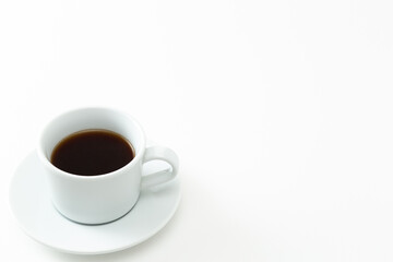 カップに入ったコーヒー　白バック
