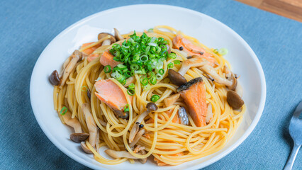鮭ときのこの和風パスタ