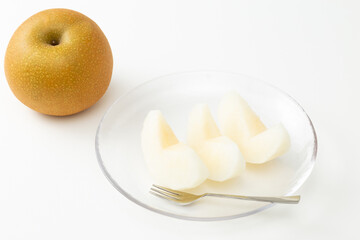 カットした梨　白バック