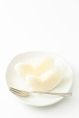 カットした梨　白バック