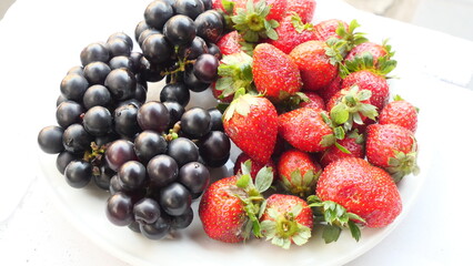 Balinese grapes and strawberries are tropical fruits rich in flavor.