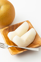 カットした梨　白バック