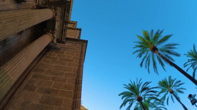 La Catedral de la Encarnaci&oacute;n de Almer&iacute;a es una catedral cat&oacute;lica romana de la ciudad, sede de la Di&oacute;cesis de Almer&iacute;a. Magn&iacute;fico ejemplo de arquitectura g&oacute;tica