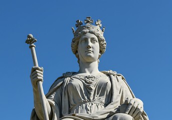Fototapeta premium Majestic Queen Statue Against a Clear Sky. Generative Ai