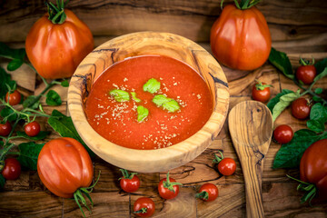 Frische Suppe aus Tomaten Solanum lycopersicum