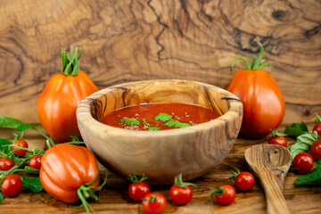 Frische Suppe aus Tomaten Solanum lycopersicum