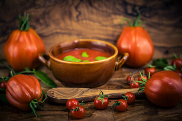 Frische Suppe aus Tomaten Solanum lycopersicum