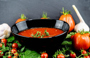 Frische Suppe aus Tomaten Solanum lycopersicum