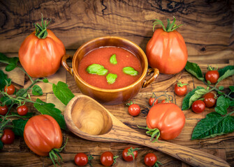 Frische Suppe aus Tomaten Solanum lycopersicum