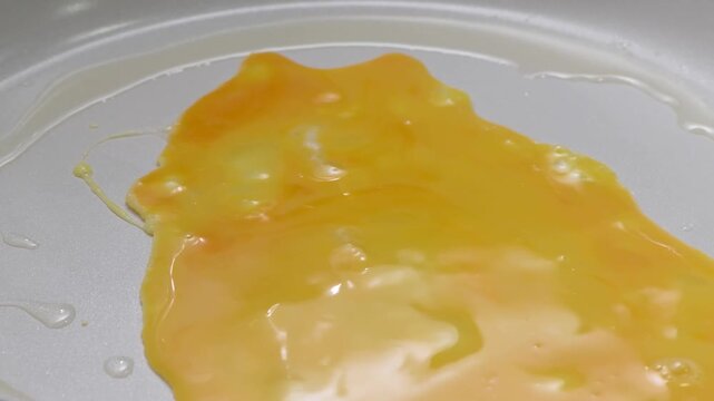 フライパンでタマゴの調理