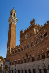 Obraz premium view of Piazza del campo in Siena with Palazzo Pubblico e Torre del Mangia