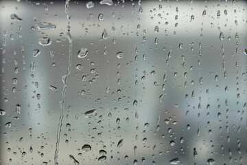 wassertropfen an der scheibe